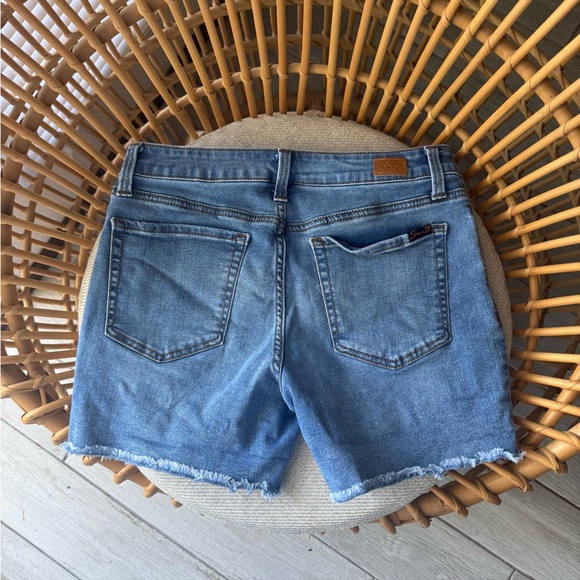 Seven - Weekend Short - Picture 4 of 5